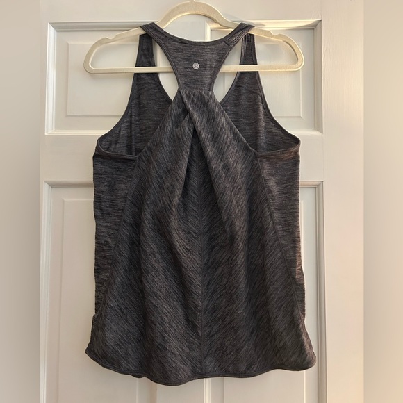 Lululemon Go Everywhere Tank Top Sz 8 Twist Back - Charcoal Gray - Picture 2 of 3